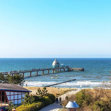 Leuchtturm An Der Seebruecke *