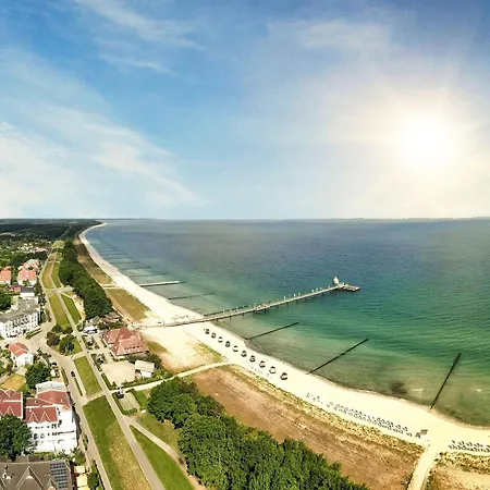 Leuchtturm An Der Seebruecke
